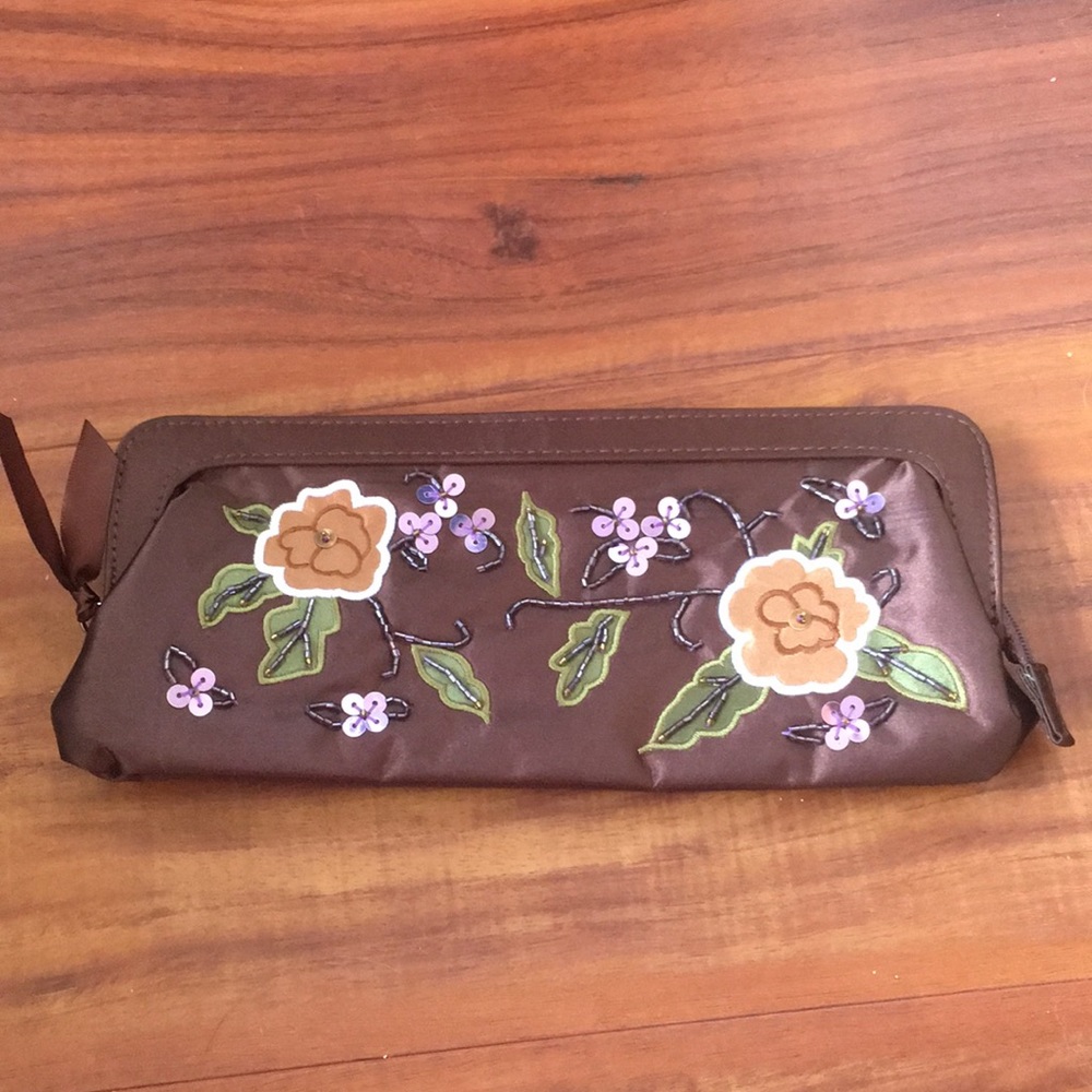 Avon clutch